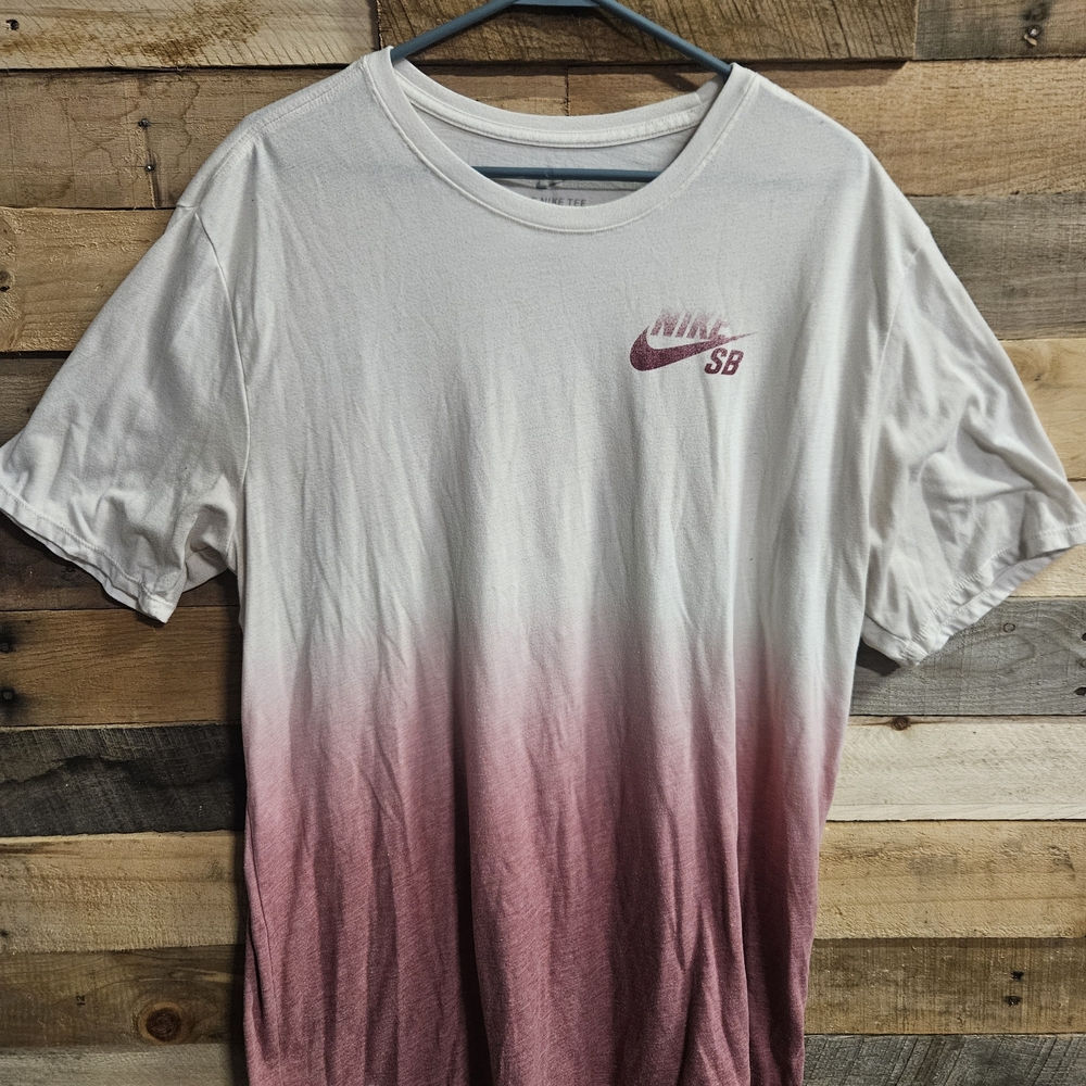 Nike SB Men’s White to Maroon Ombre T-Shirt